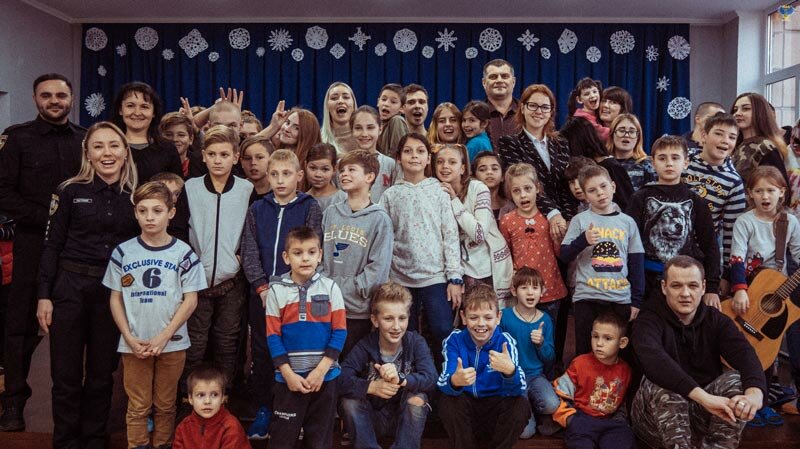залежнні дарують радість дітям разом з МВС та Ювенальною Поліцією України - фото